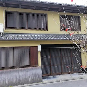 ヴィラ 京都二条城近く京町屋120年の歴史に泊まる 京都市
